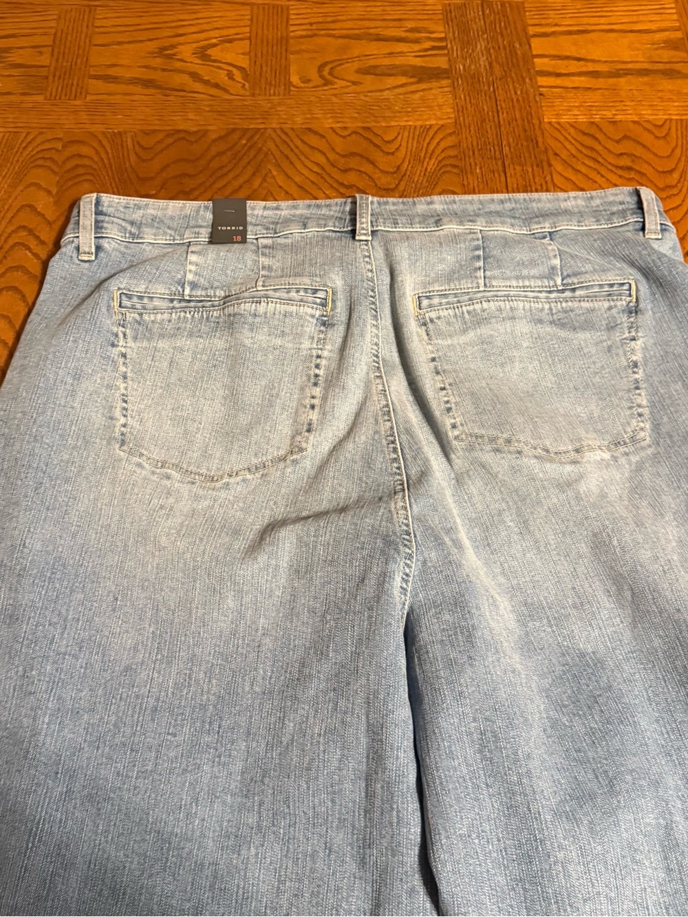 Torrid High-Rise Wide Leg Crop Light Blue Jean Sz 18 NWT - Picture 10 of 13
